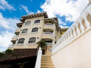 Great Designed Ocean and Mountain view Condo Tres Vista