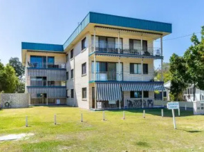 Fantastic Views from this top floor unit!