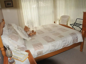 Glenelg on King Bed & Breakfast