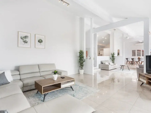 Randall Drive, 64