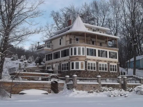 Steamboat Castle Bed & Breakfast