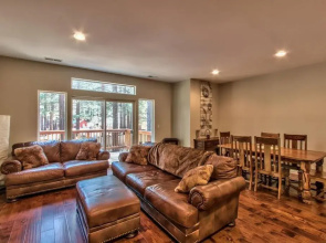 New Home Close to Heavenly w Pine Garden