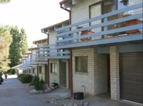 Alpha Centauri 8 - Budget Jindabyne Holiday Apartment