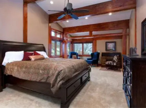 Charming & Spacious Cabin in Midway by RedAwning