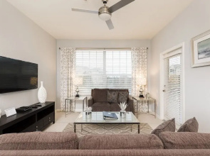 4 BR Townhome in Davenport by by STR