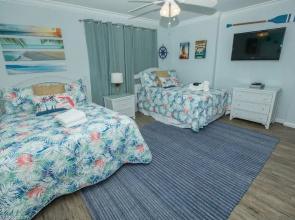 Shoreline Towers 1023 2 Bedroom Condo by RedAwning