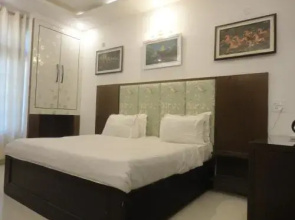 Hotel Anand Niwas