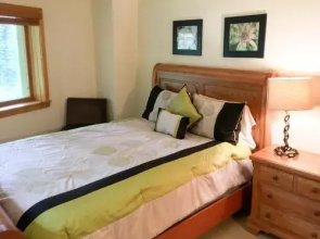 Cascade Village Area 5 Bed 4 Bath, Walk To Lift!