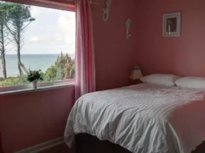 Somerville's Escape 4 Br home by RedAwning