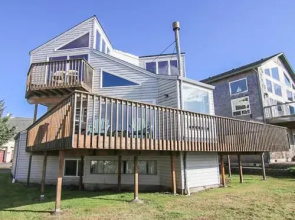 A Beachfront Fantasea - 3 Br home by RedAwning