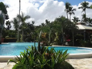 Caribbean Living Beach Club & Hostel