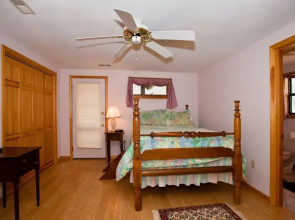 Adams Eden - 2 Br home by RedAwning