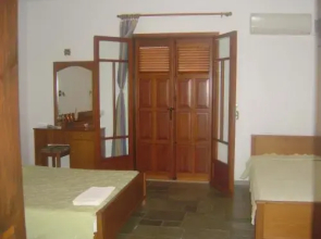 Captain George's Apartments