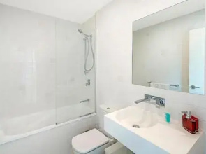The Princess of Bulimba Executive 3BR Bulimba Apartment with Large Balcony Next to Oxford St