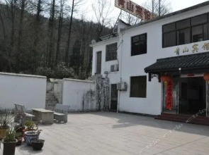 Qingshan Inn