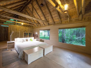 Bateleur Safari Camp