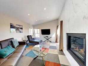 72 Corniche Condo #F - 2 Br condo by RedAwning