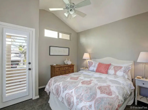 Del Mar 243 House - 2 Br home by RedAwning