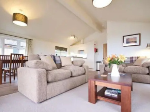 Caddys Corner Lodges
