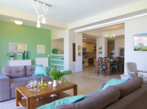 Iris, Luxury Beach Front Residence