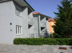 Vis a Vis Apartments