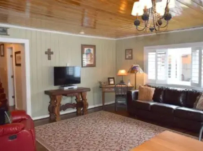 Thorne`s Downtown Delight