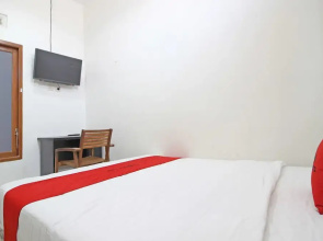 RedDoorz near RS Moewardi