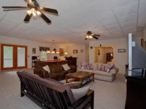 Knotted Pine - 3 Br home by RedAwning