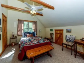 Beeks Peak - 4 Br home by RedAwning