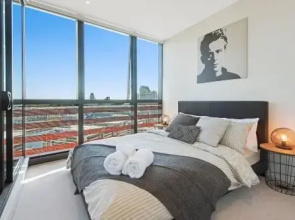 MEL Waterview 2bed Pool Gym Free Parking Vdo-17