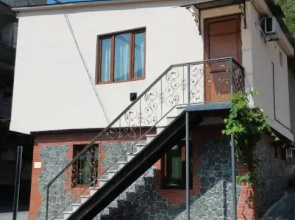 Nukri Guesthouse