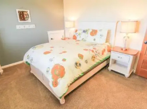 Beach Pine - 4 Br home by RedAwning
