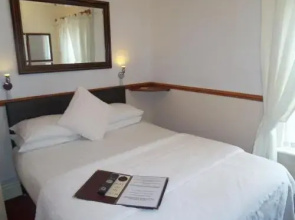 Lynbar Hotel
