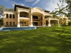 Spacious Luxury Beachfront Villa in Playa Flamingo