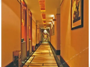 Yongkang Hotel Collection (Ganzi Airport Avenue Luobulin Square Branch)
