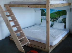 Shiny cot