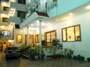 Chandra Pushp Palace