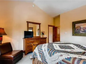 Snowshoe Chalet