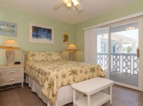 Anna Maria Beach Place, Unit 4 by RedAwning