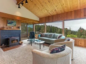 Four Seasons - Three Bedroom Loft Home