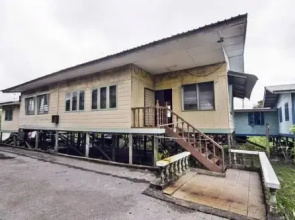 Sakura Tupong Guest House