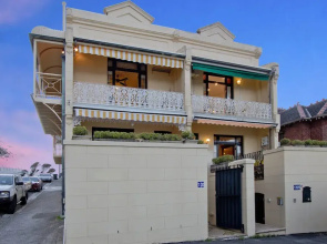 Breathtaking Views in Spacious Balmain House