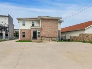 Your Home in Indy + Free Private Parking, 5min Downtown