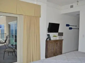 Beach Manor 1206