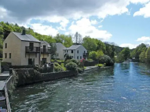 The Lakeland Village Club