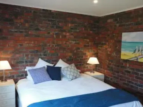 Ratcliff Cottage