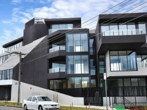 Executive 2br Caulfield North