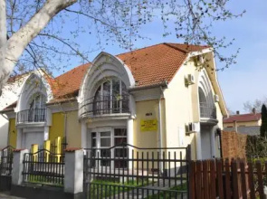 Julius Apartmanhaz