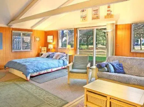 B & R Beach Bungalow