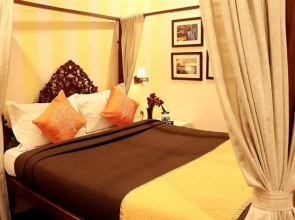 OYO Premium Sarat Bose Road